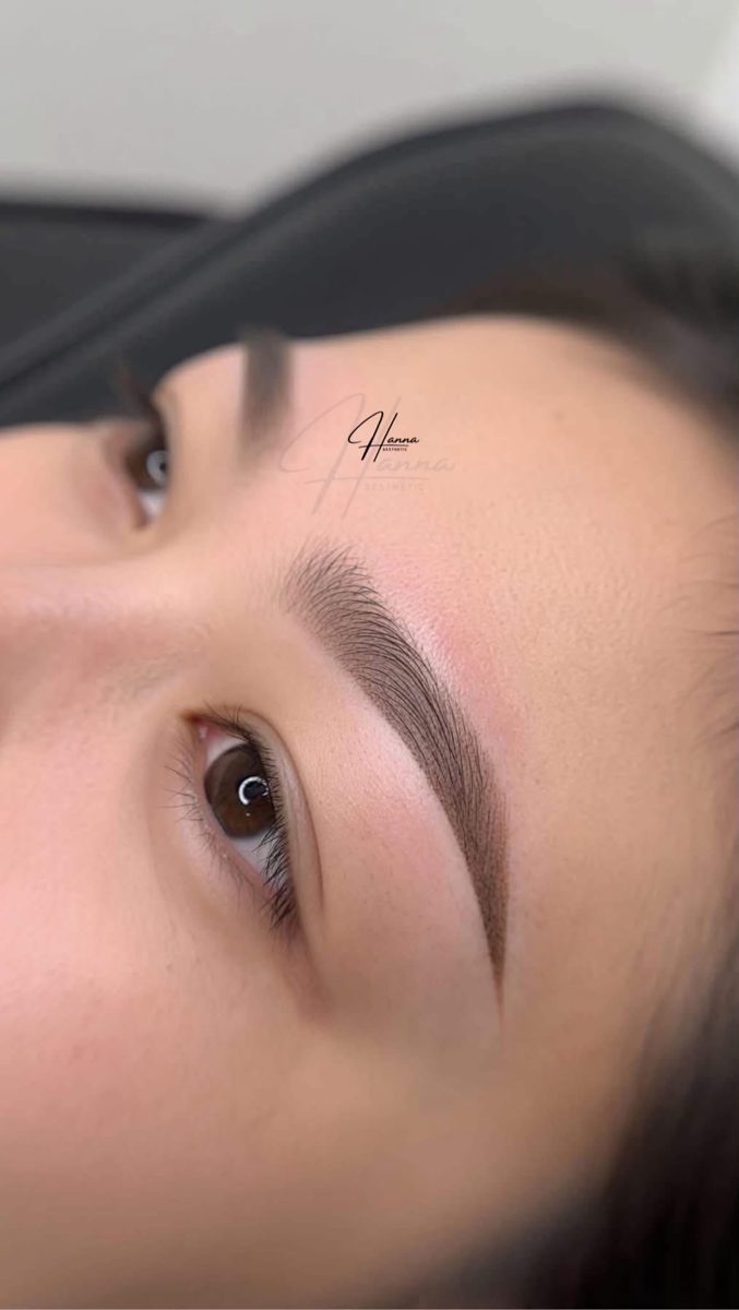 Chân mày sau khi phun, sợi mảnh tự nhiên